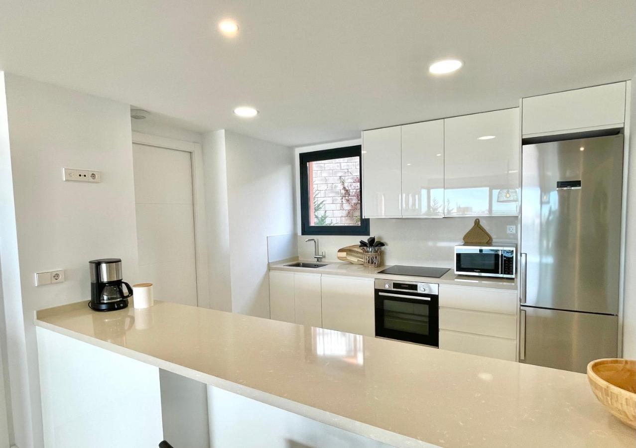 פואנגירולה Luxury 3 Bedroom Apartment 300M From The Beach מראה חיצוני תמונה