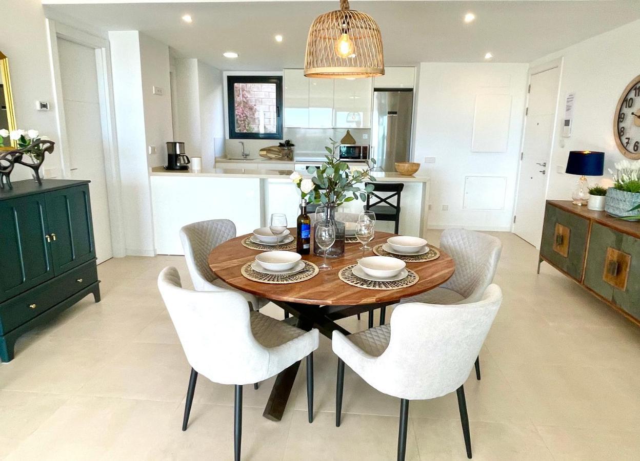 פואנגירולה Luxury 3 Bedroom Apartment 300M From The Beach מראה חיצוני תמונה