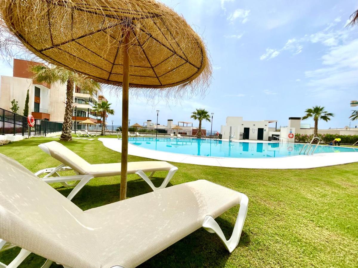 פואנגירולה Luxury 3 Bedroom Apartment 300M From The Beach מראה חיצוני תמונה