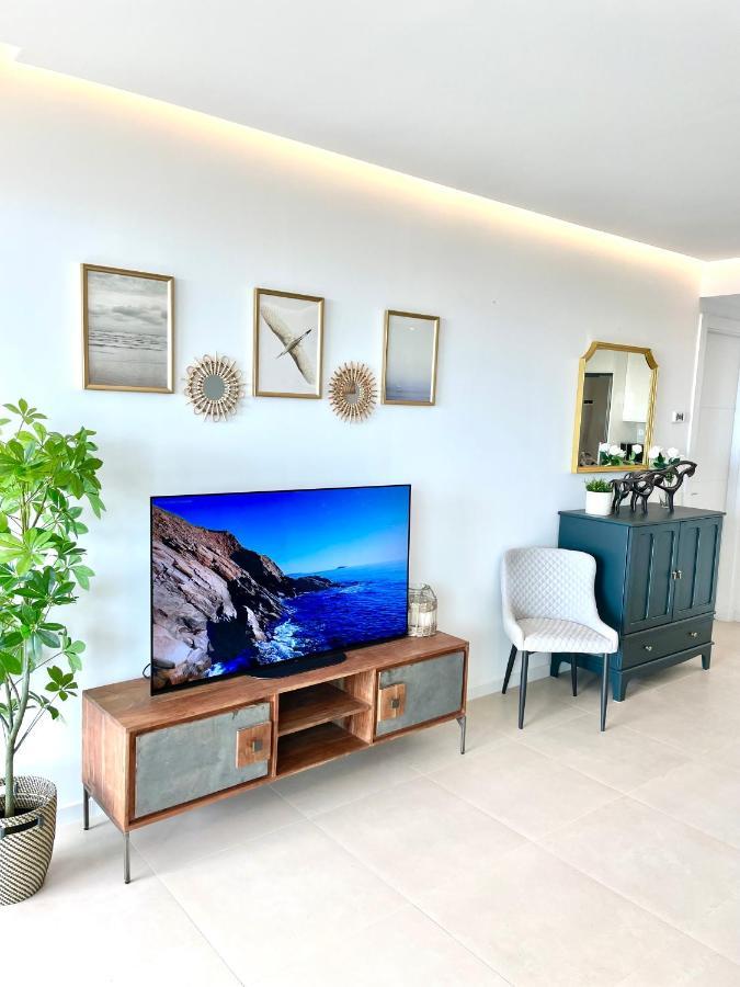 פואנגירולה Luxury 3 Bedroom Apartment 300M From The Beach מראה חיצוני תמונה